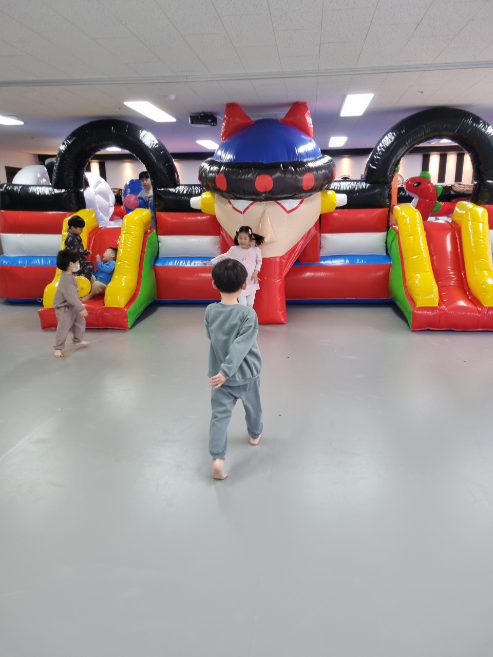 주말 돌봄 & 에어바운스